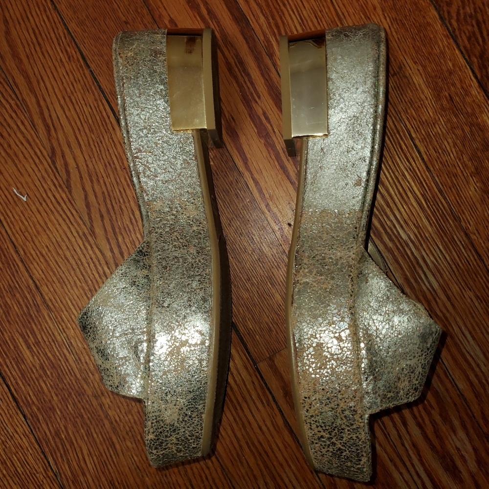 Stuart Weitzman Gold Clogs 9.5 - Picture 2 of 4